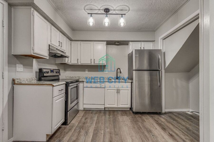 245 Alexandria St - Photo 5 of 11