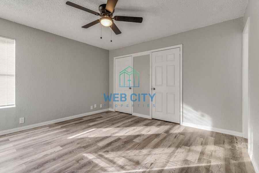 245 Alexandria St - Photo 6 of 11