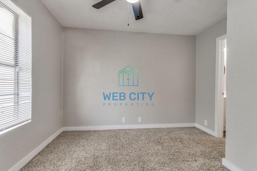 245 Alexandria St - Photo 7 of 11