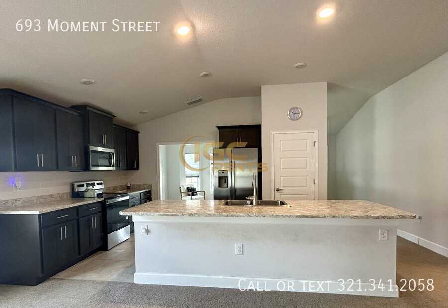 693 Moment St - Photo 3 of 19