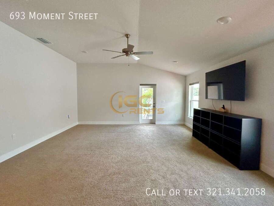 693 Moment St - Photo 6 of 19