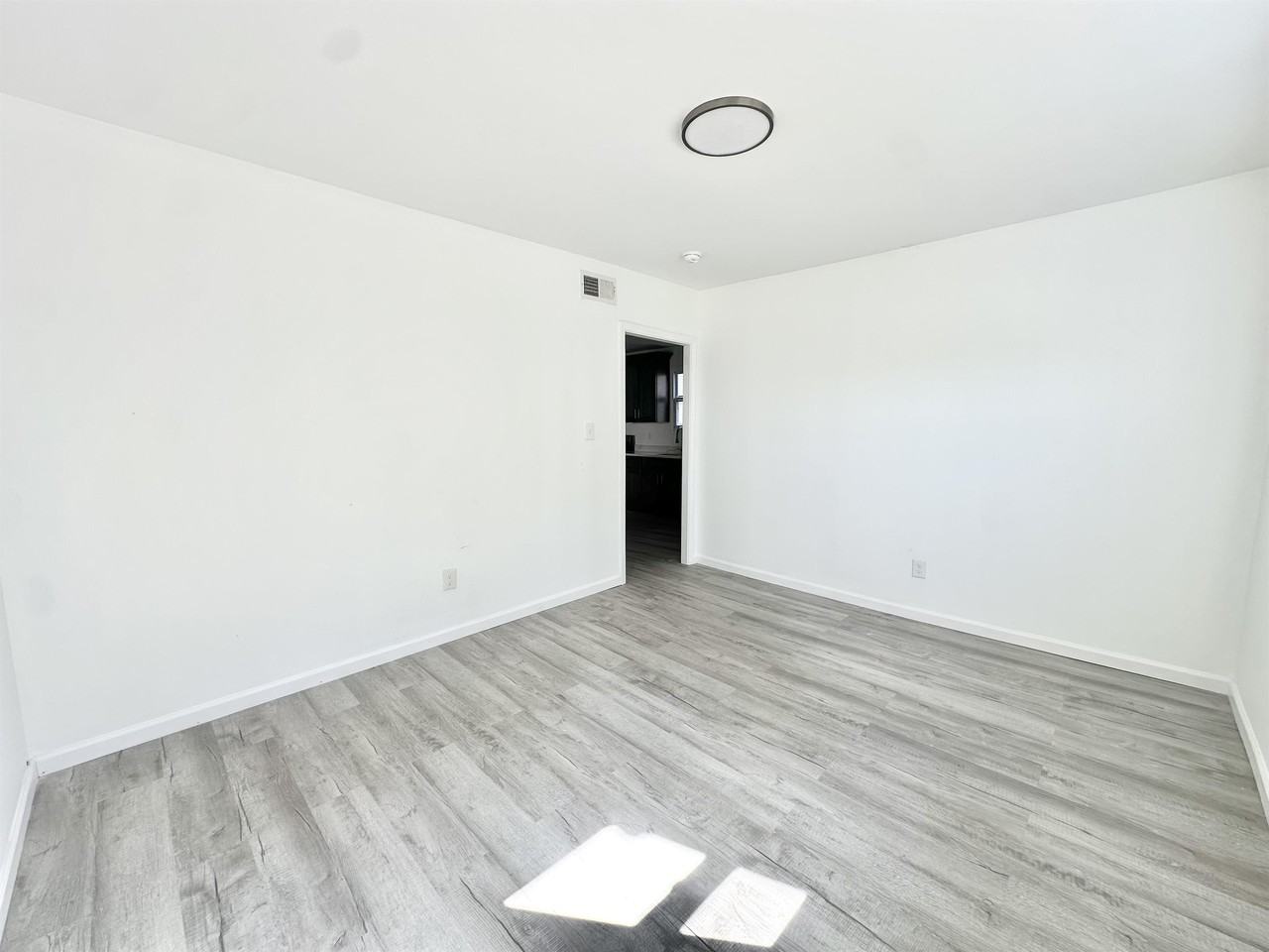 619 Seneca St #A - Photo 6 of 10