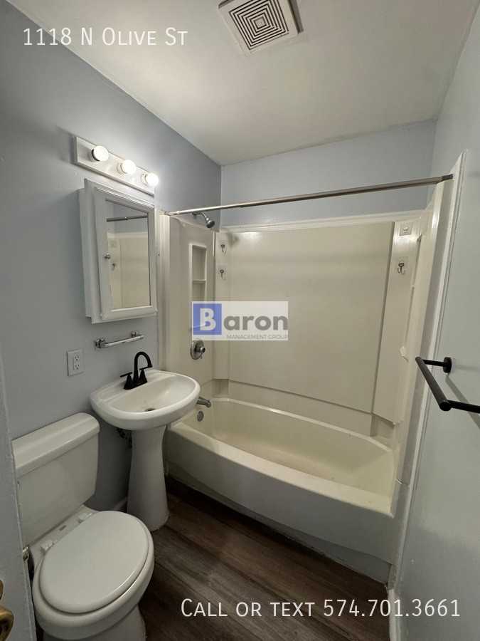 1118 N Olive St - Photo 3 of 9