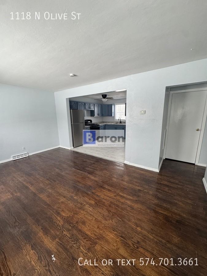 1118 N Olive St - Photo 4 of 9