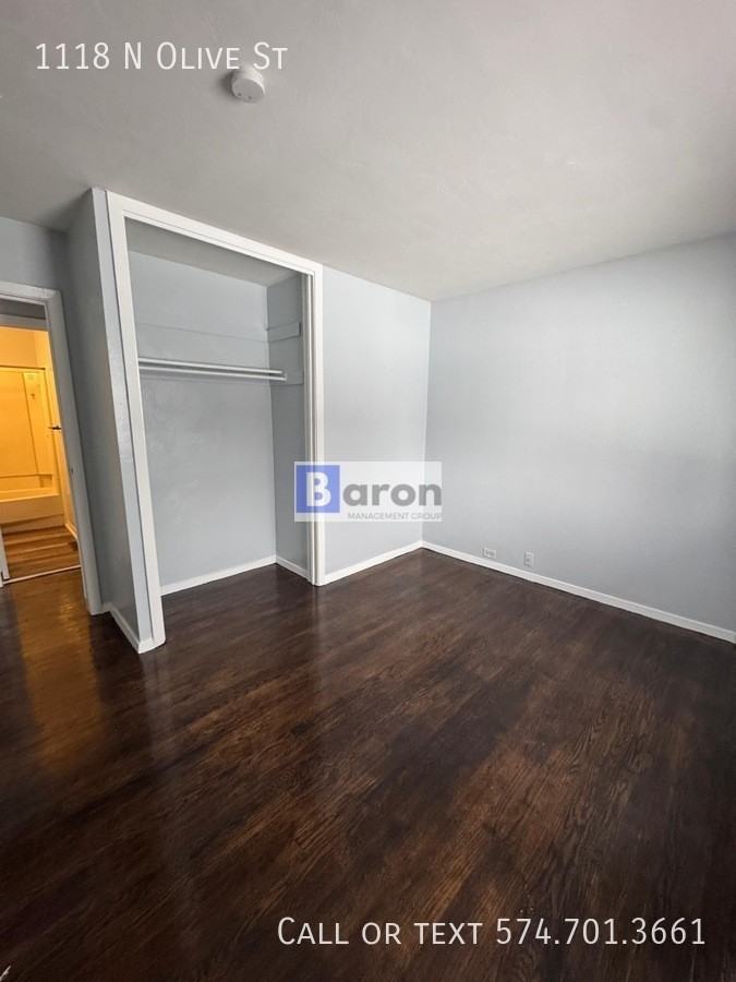 1118 N Olive St - Photo 5 of 9