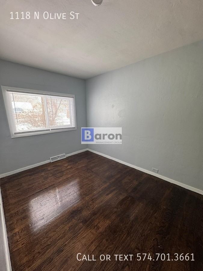 1118 N Olive St - Photo 6 of 9