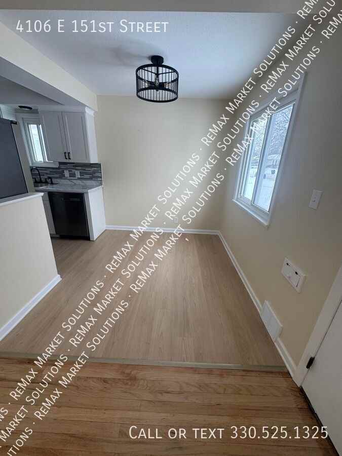 4106 E 151st St - Photo 3 of 12