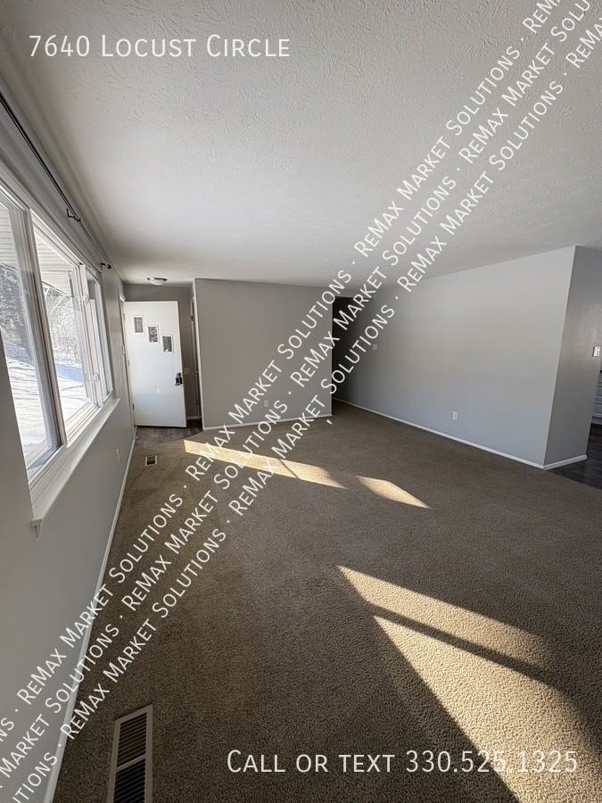 7640 Locust Cir - Photo 3 of 23