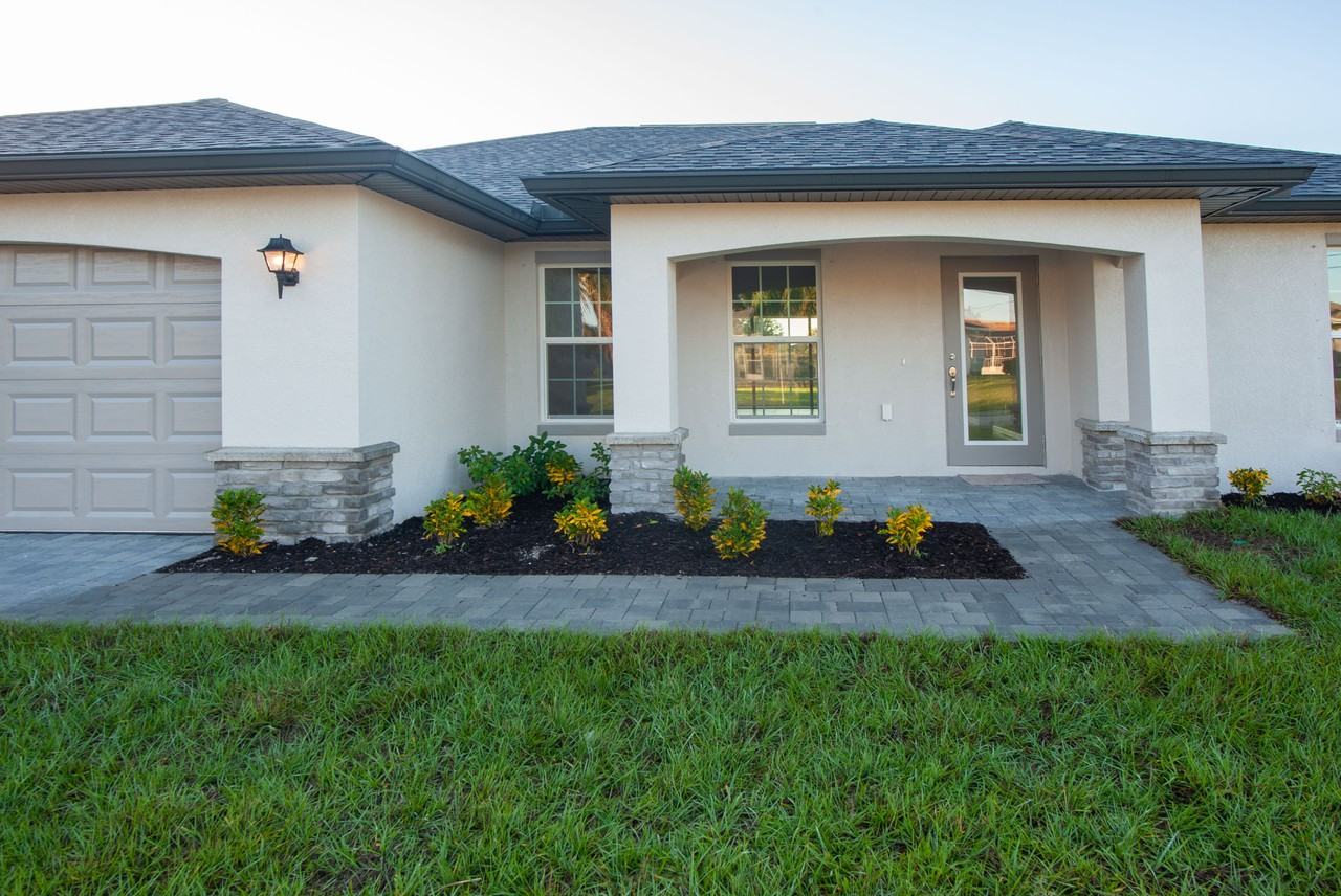 916 Sw 24th St #NA - Photo 2 of 21