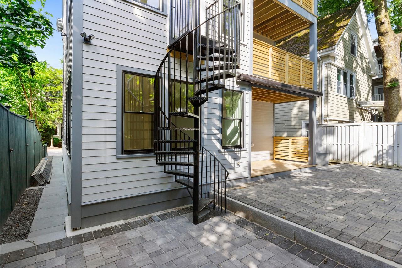 8 Holly Ave #1 - Photo 4 of 41