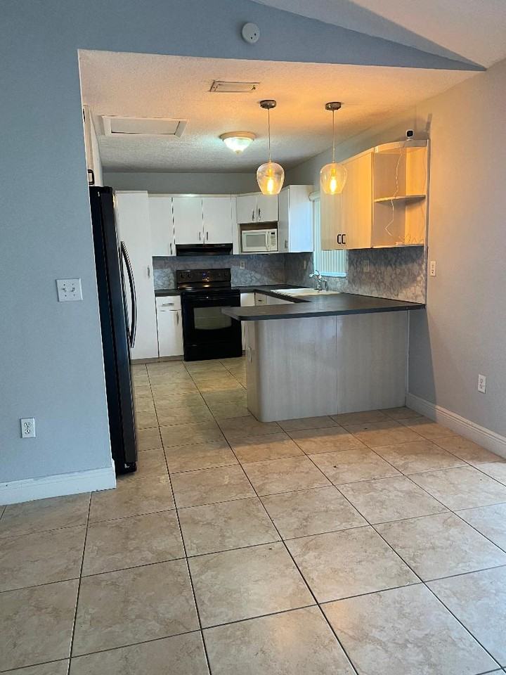 17185 Sw 145th Ave #NA - Photo 3 of 12