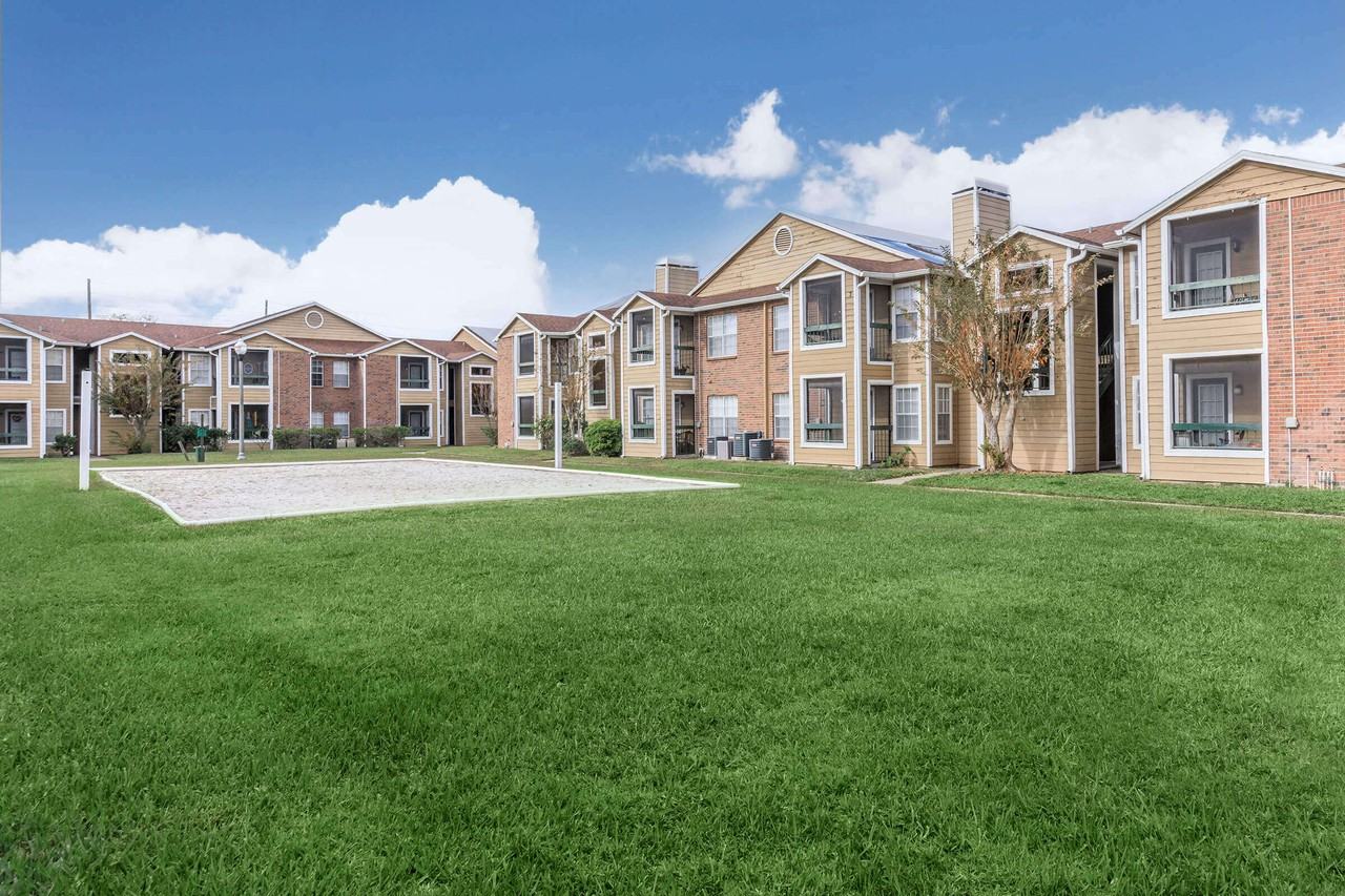 Regency Gardens Apartments - Photo 2 of 27