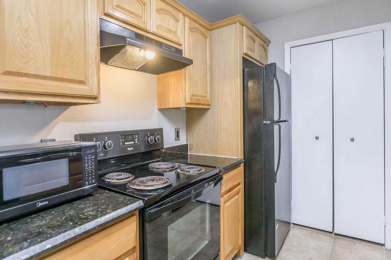 Regency Gardens Apartments - Photo 6 of 27