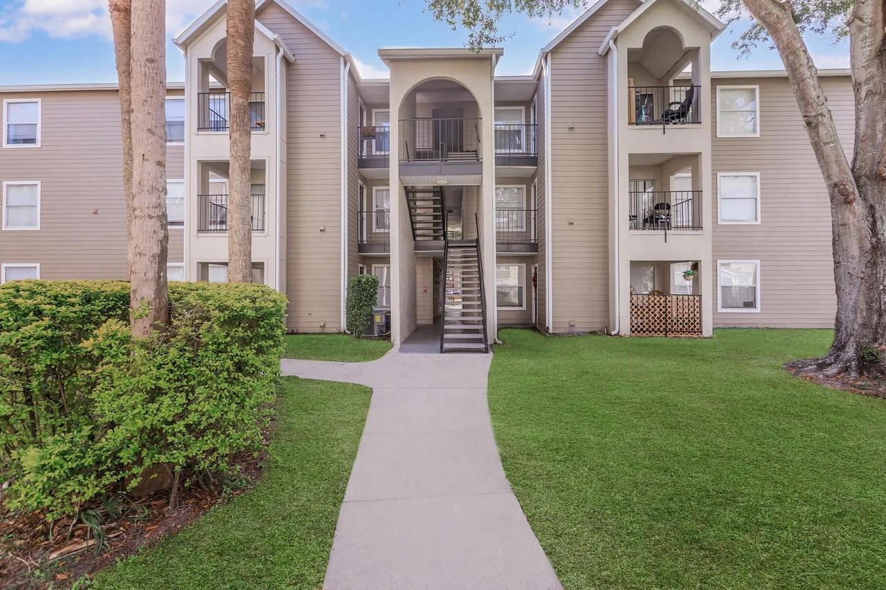 Walden Palms Apartments - Photo 3 of 31