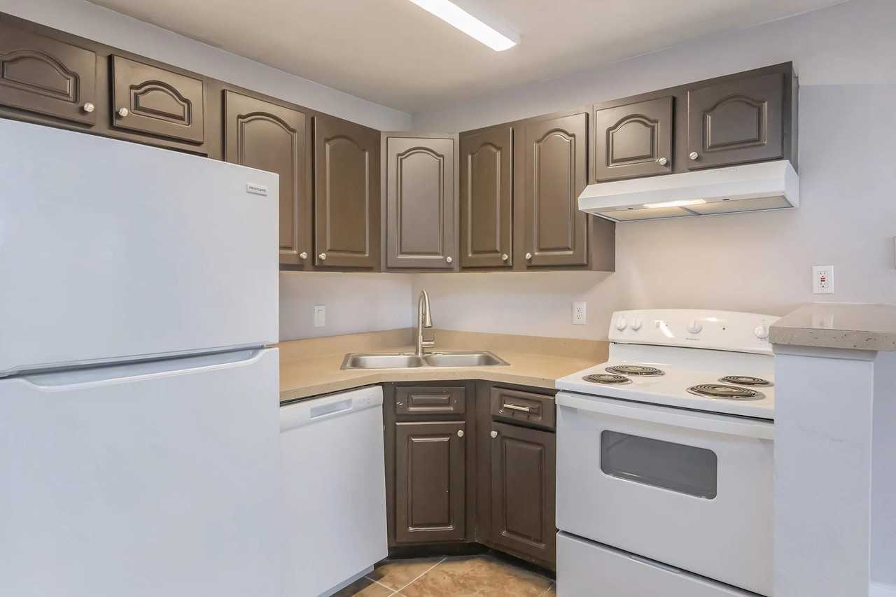 Walden Palms Apartments - Photo 4 of 31