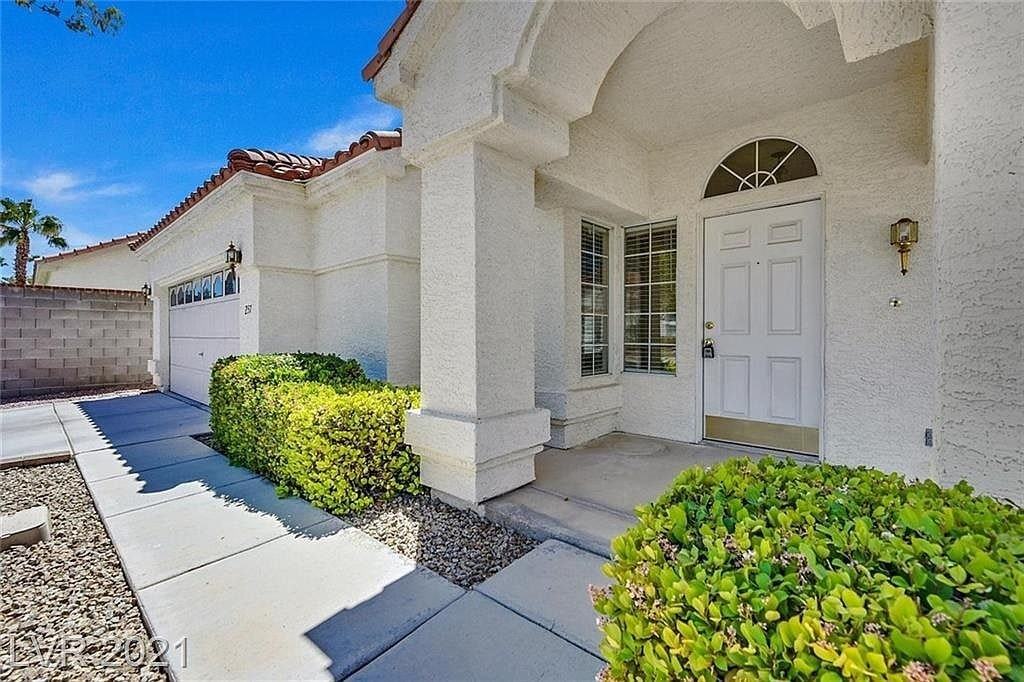 237 Highgate Street - Photo 4 of 34