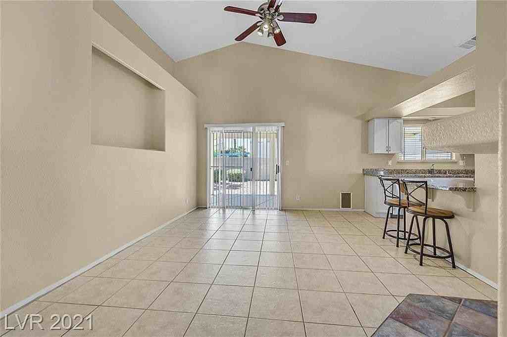 237 Highgate Street - Photo 5 of 34