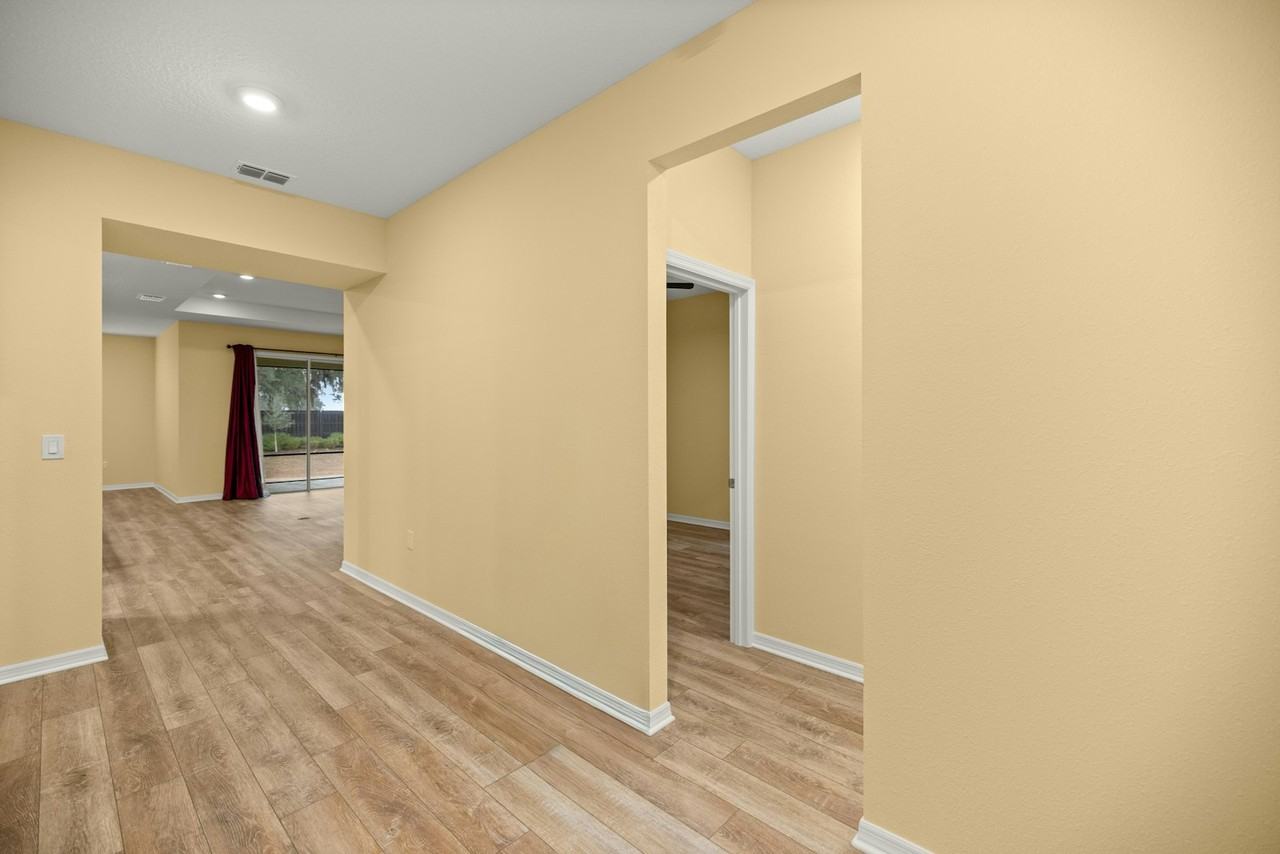 6137 Southwest 70th Avenue - Photo 2 of 26