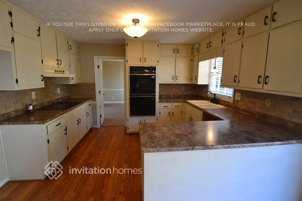 863 Arlington Dr - Photo 3 of 13