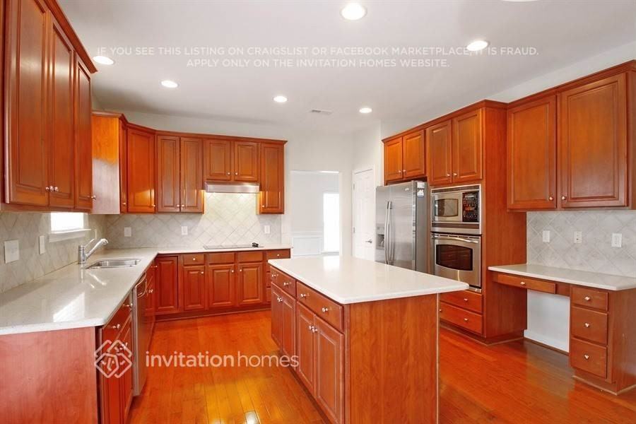 4815 St Simons Ter - Photo 5 of 16