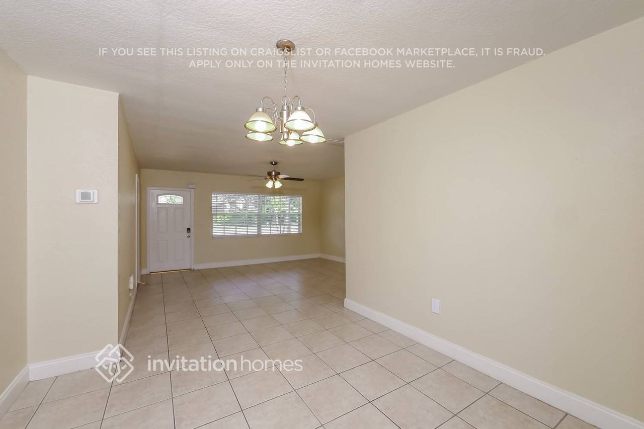 7438 Taft St - Photo 5 of 17