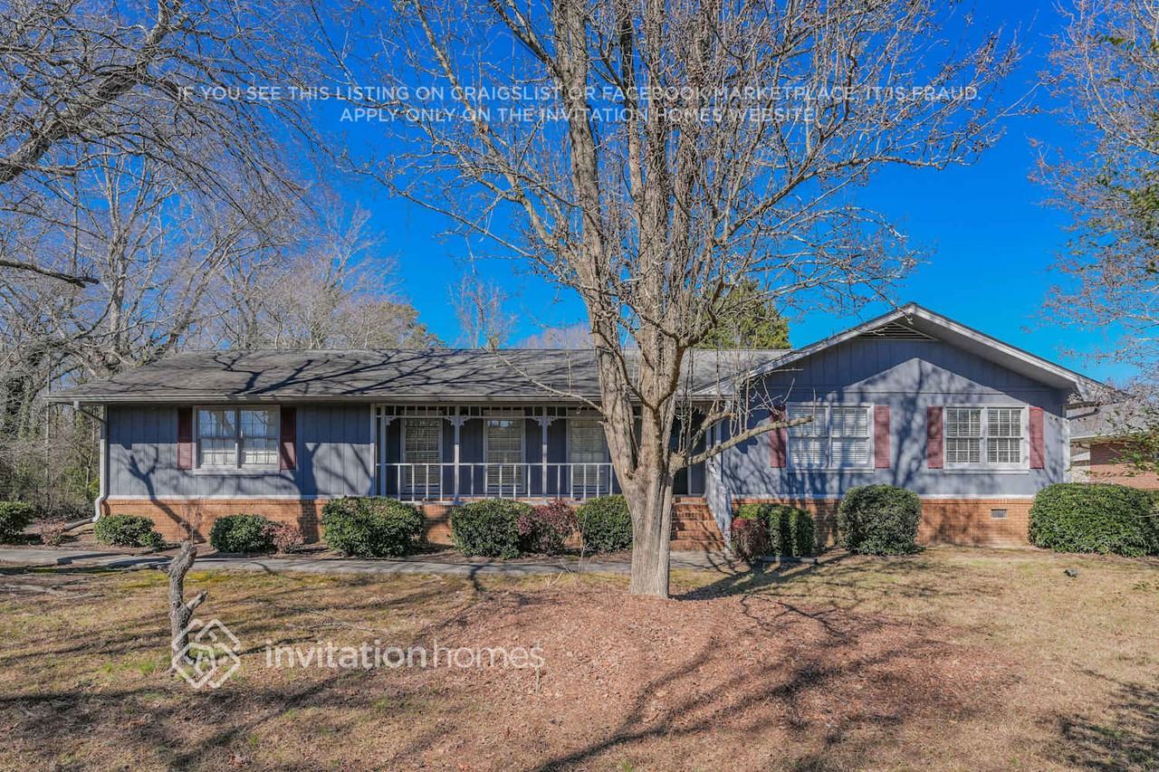 2395 Springdale Dr - Photo 3 of 17