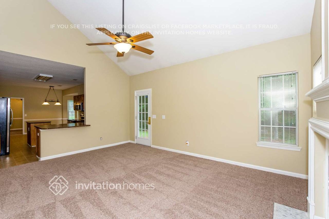 1327 Yorkshire Pl Nw - Photo 3 of 19