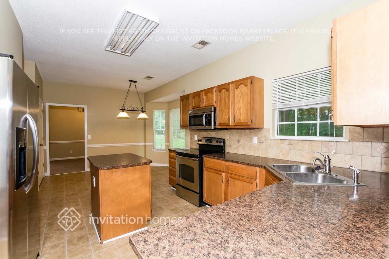 1327 Yorkshire Pl Nw - Photo 5 of 19