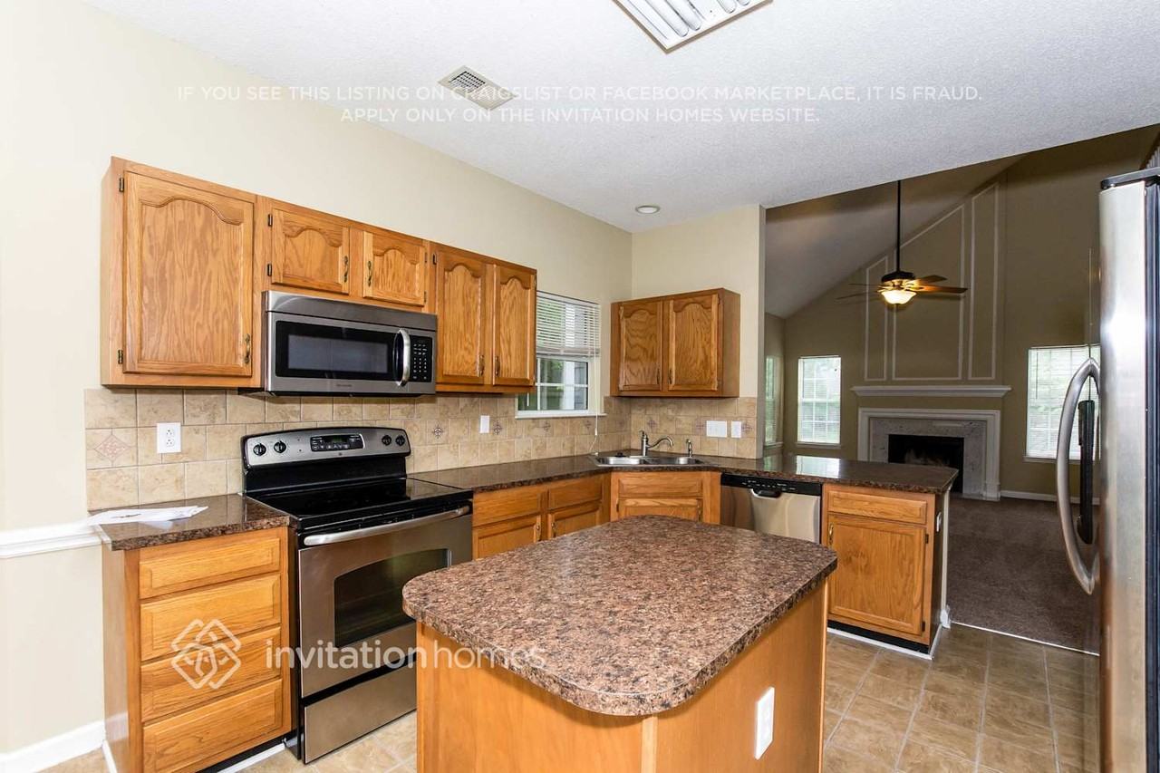 1327 Yorkshire Pl Nw - Photo 6 of 19