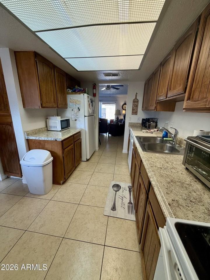 1510 E 26th Ln Apt 3 #3 - Photo 3 of 34