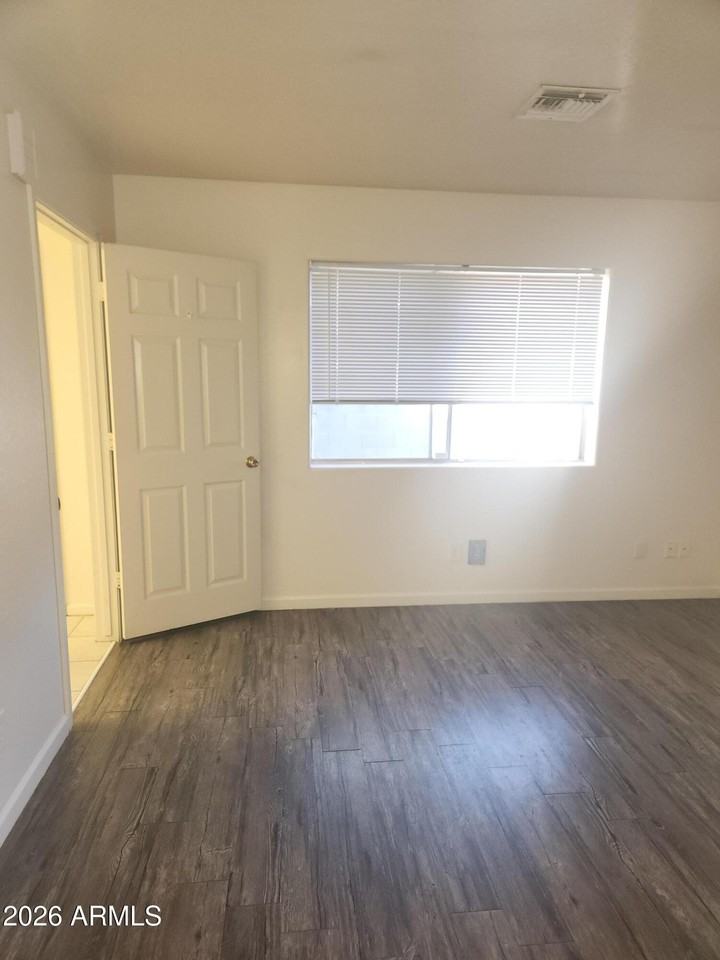 2531 W Morten Ave #1 - Photo 5 of 32