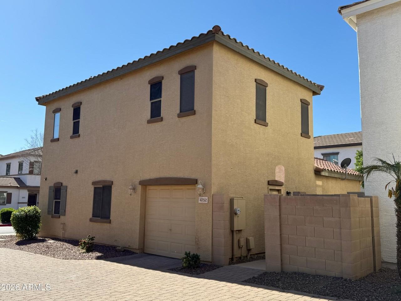 4752 E Laurel Ave - Photo 4 of 29