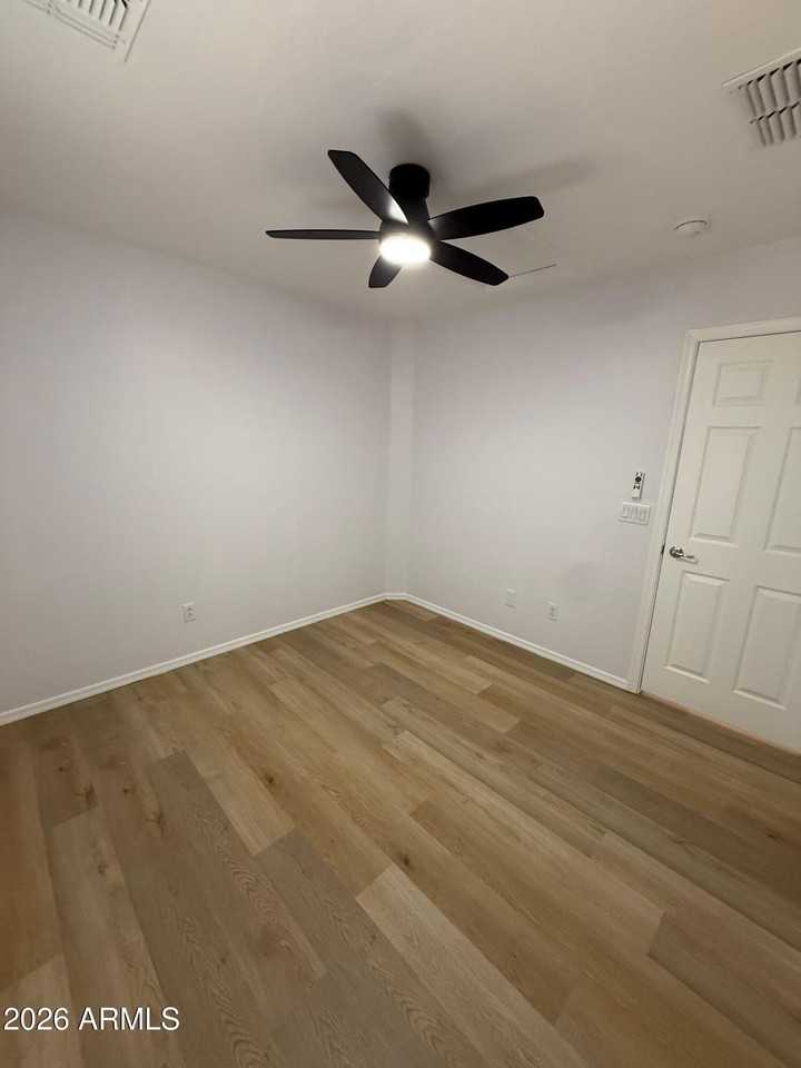 4752 E Laurel Ave - Photo 6 of 29