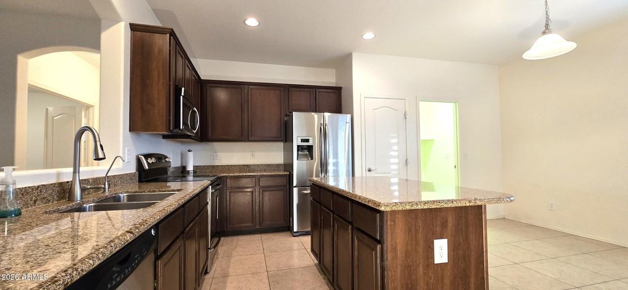 2804 E Santa Fe Ct - Photo 3 of 37