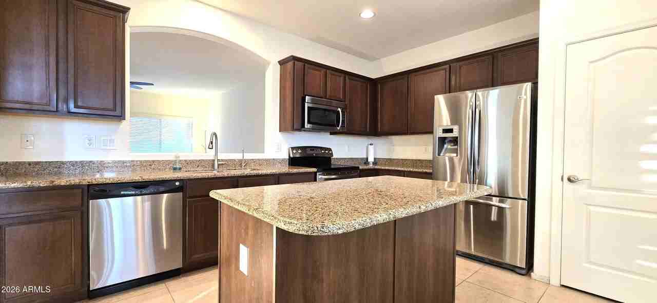 2804 E Santa Fe Ct - Photo 5 of 37