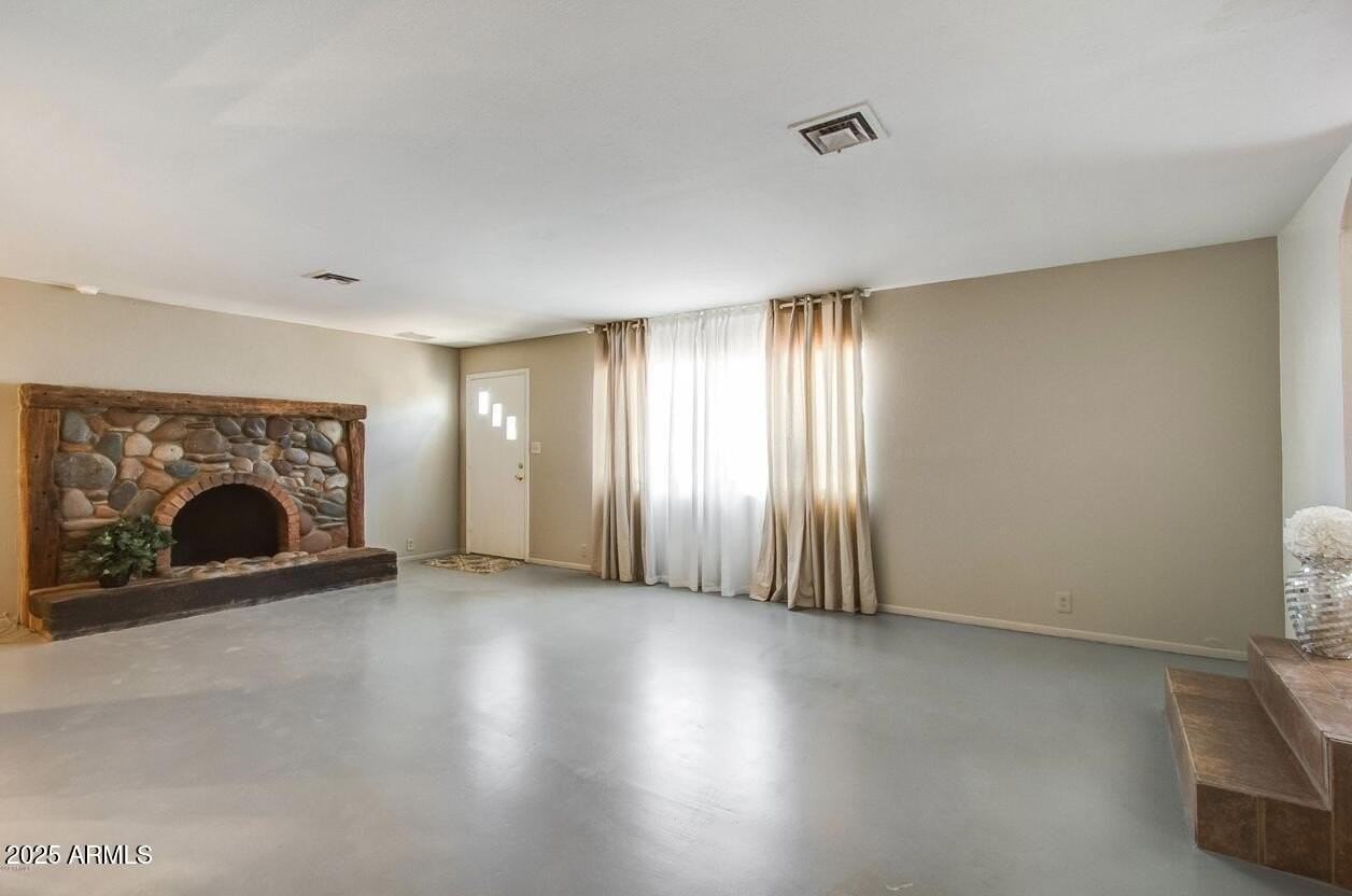 6445 S 32nd St - Photo 4 of 11