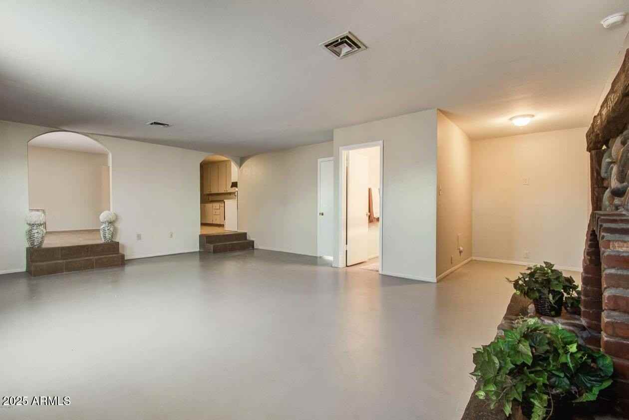 6445 S 32nd St - Photo 6 of 11