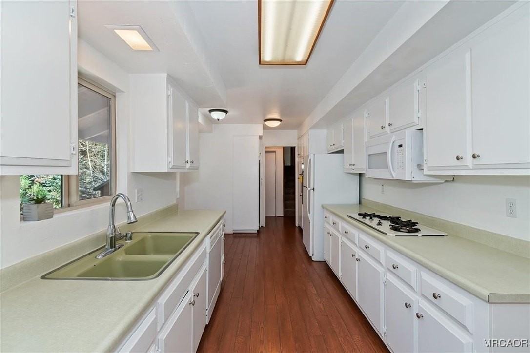 383 Catalina Rd - Photo 3 of 40