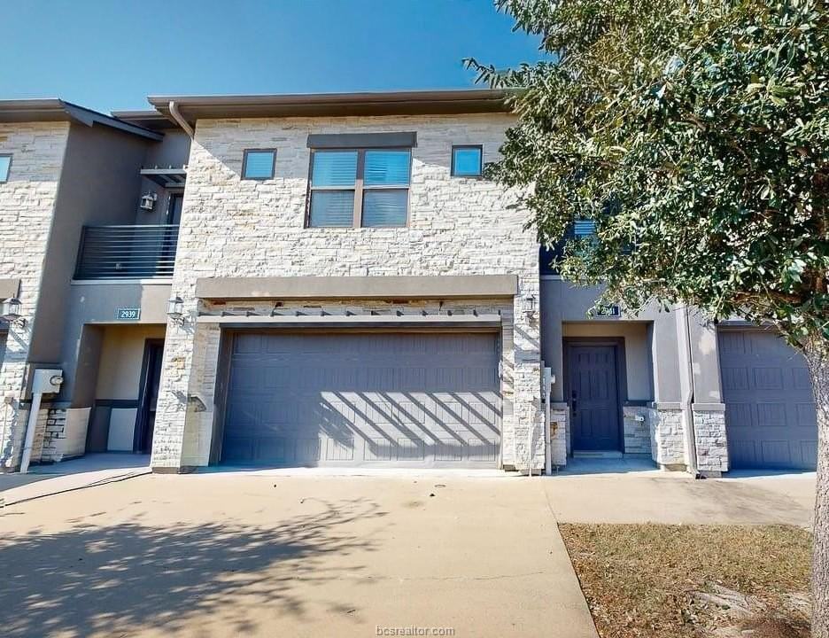 2941 Papa Bear Dr - Photo 3 of 32