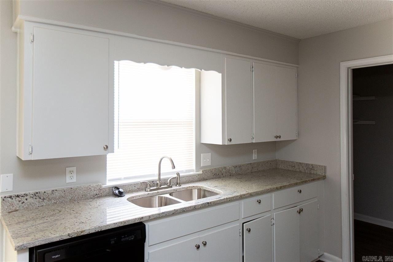 318 1/2 E Lee Ave - Photo 4 of 12