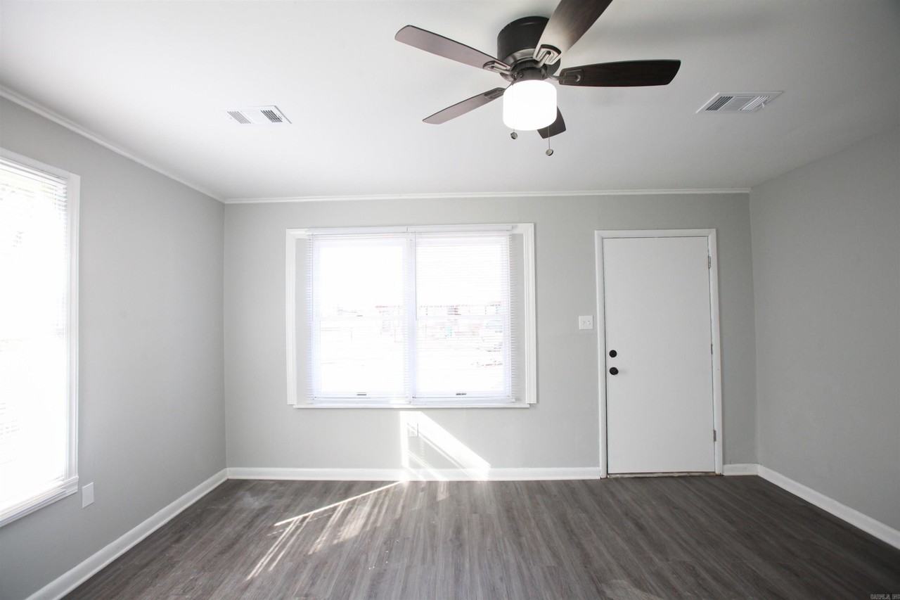 3505 Wynne St - Photo 2 of 10