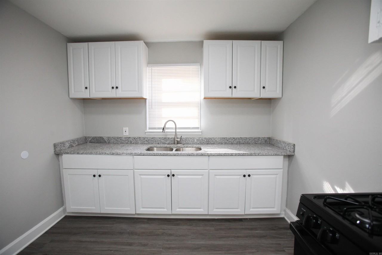 3505 Wynne St - Photo 4 of 10