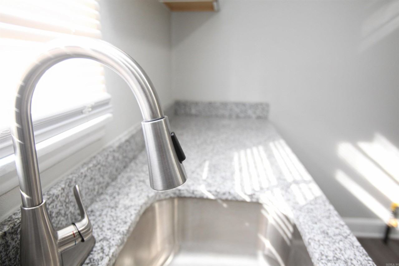 3505 Wynne St - Photo 6 of 10