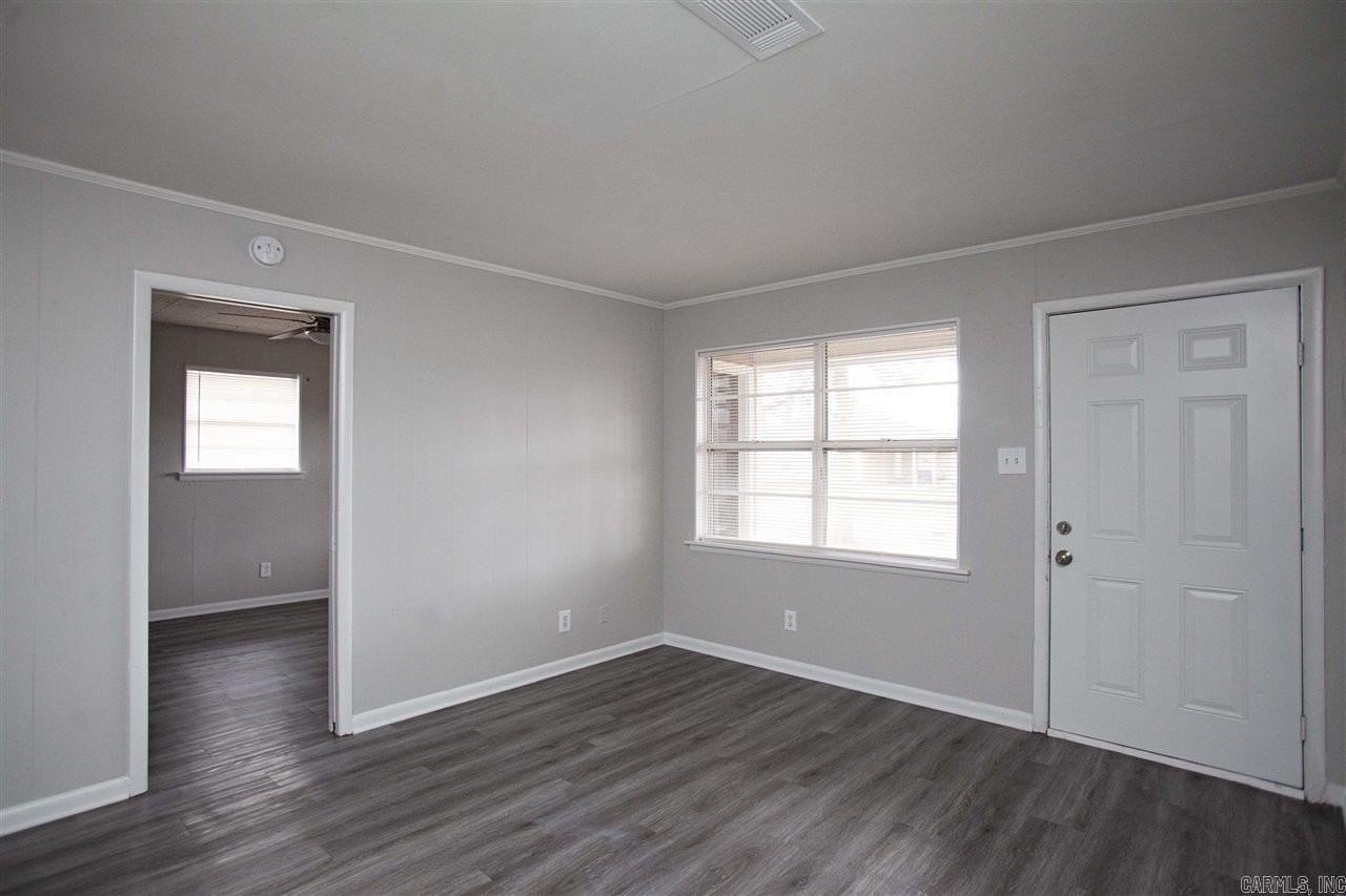 1008 Healy St - Photo 2 of 11