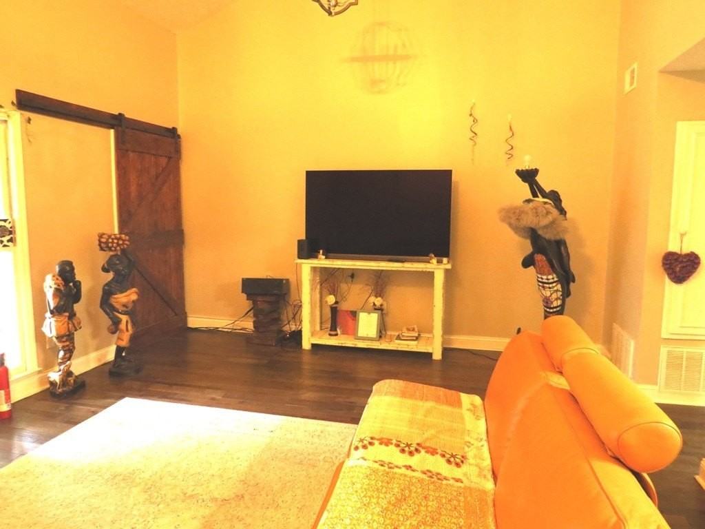 10 Effingham Ct - Photo 4 of 19