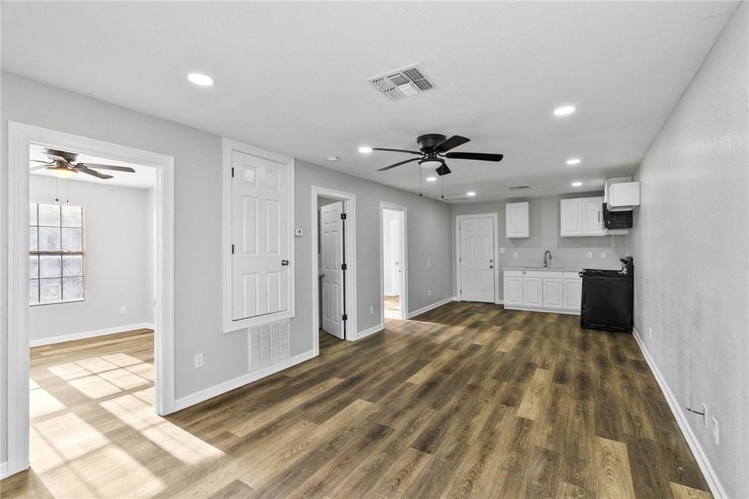 3127 Magnolia St - Photo 5 of 15