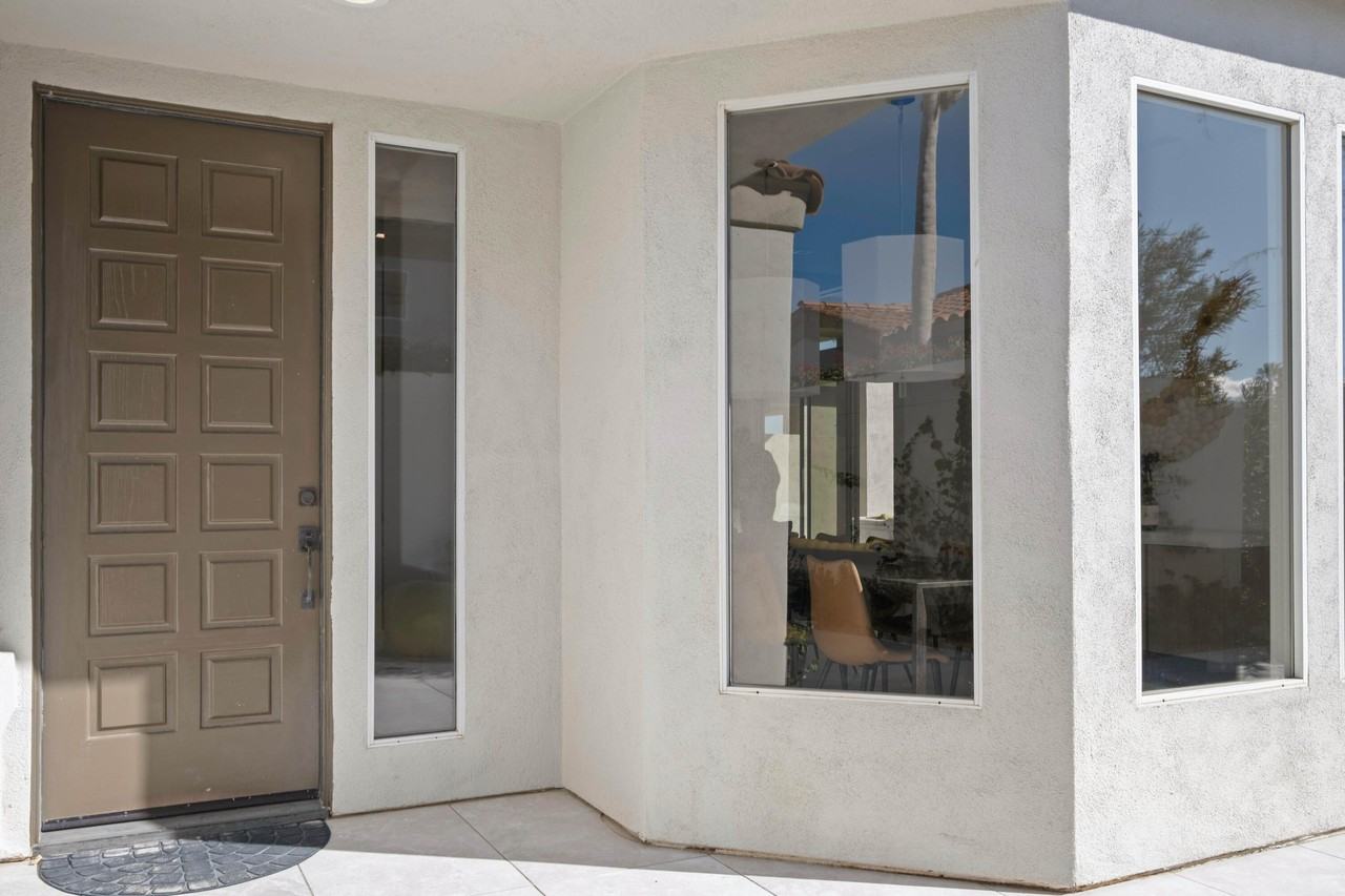 407 Desert Holly Dr - Photo 5 of 38