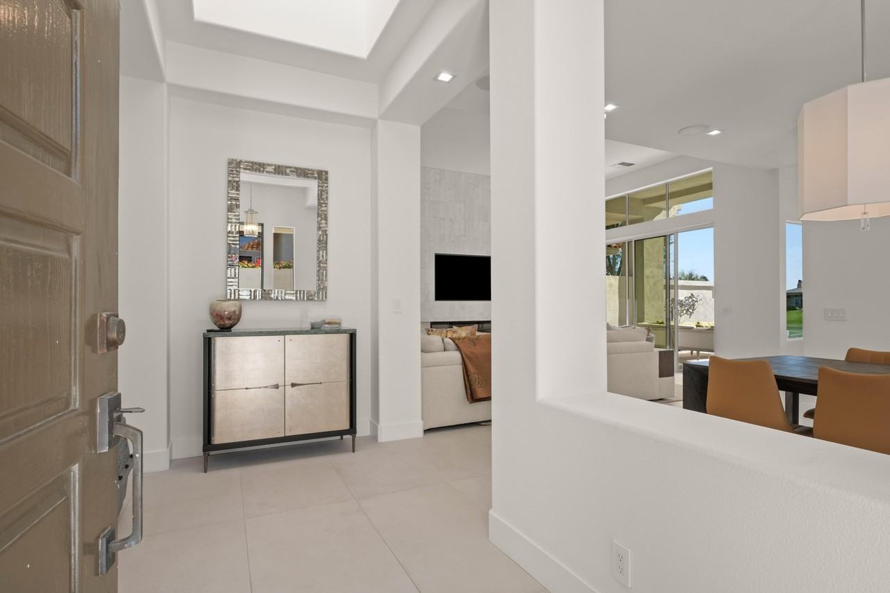 407 Desert Holly Dr - Photo 6 of 38