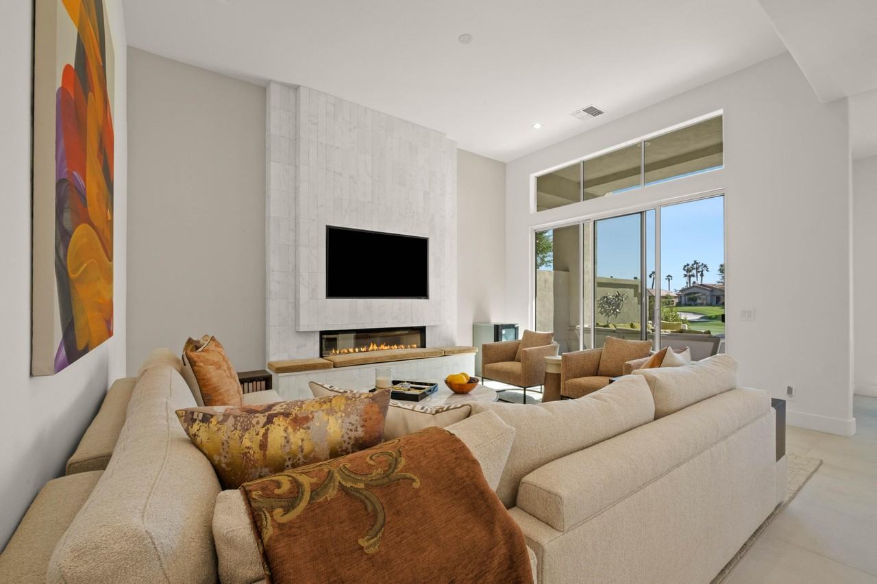 407 Desert Holly Dr - Photo 7 of 38