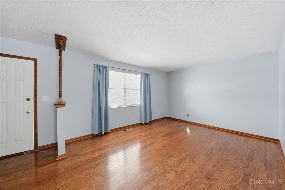 5451 Boehm Dr - Photo 6 of 45